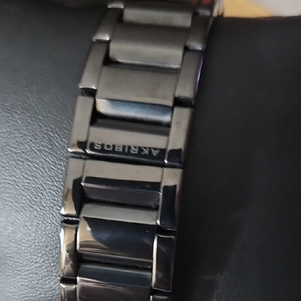 Akribos XXIV Elegant Black Timepiece